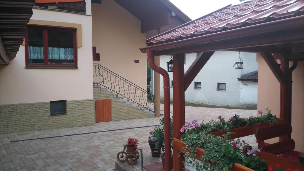 Domino Apartment Korytne Bagian luar foto