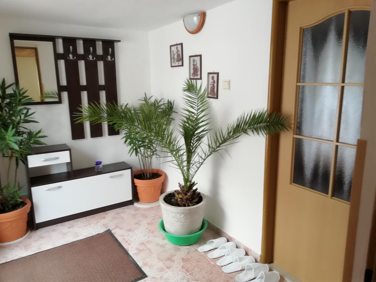 Domino Apartment Korytne Bagian luar foto