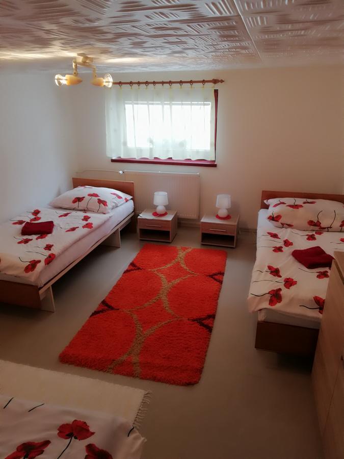 Domino Apartment Korytne Bagian luar foto