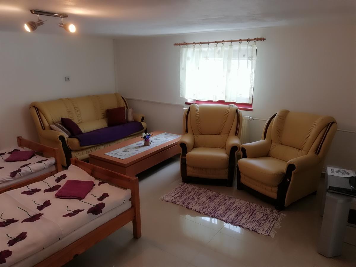 Domino Apartment Korytne Bagian luar foto
